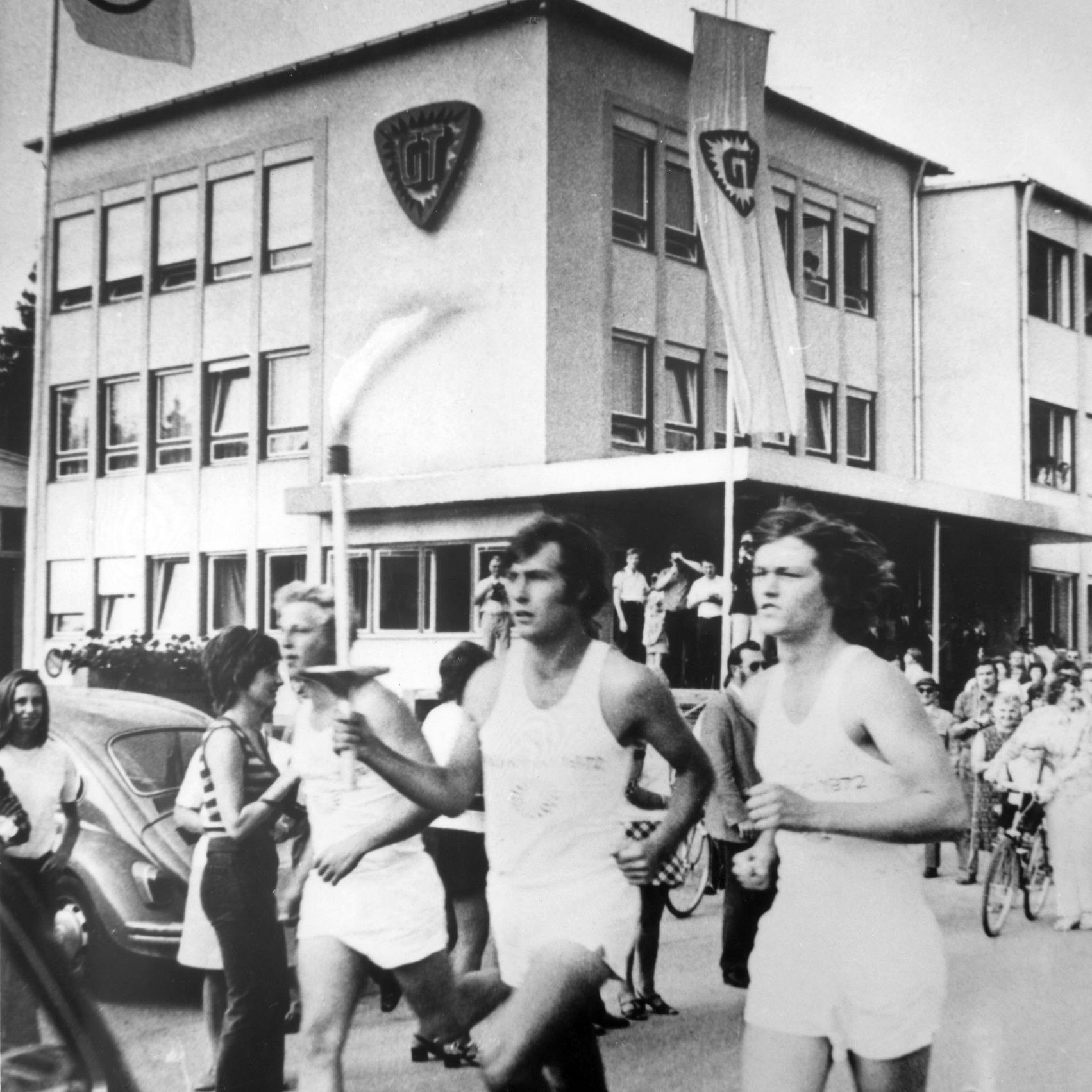Fackellauf Olympia 1972 vor Tyczka Gebäude
